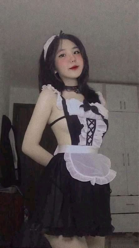 E Hầu gái cực xinh.