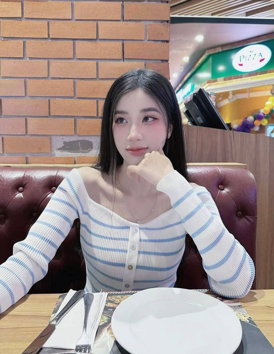 Quỳnh Hoa"  full pămvới bạn trai 