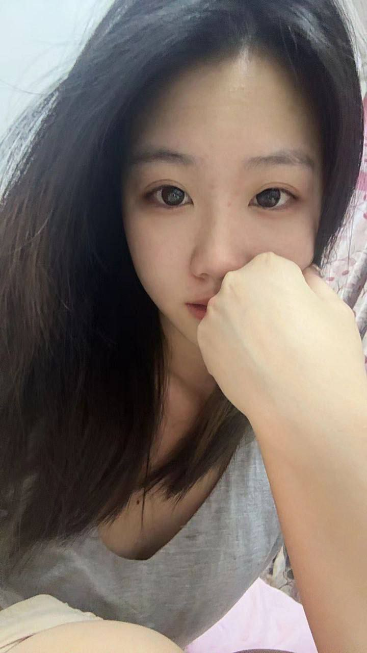 Khánh Hân đã xinh còn damdang , có sở thích thú du cho anh xem