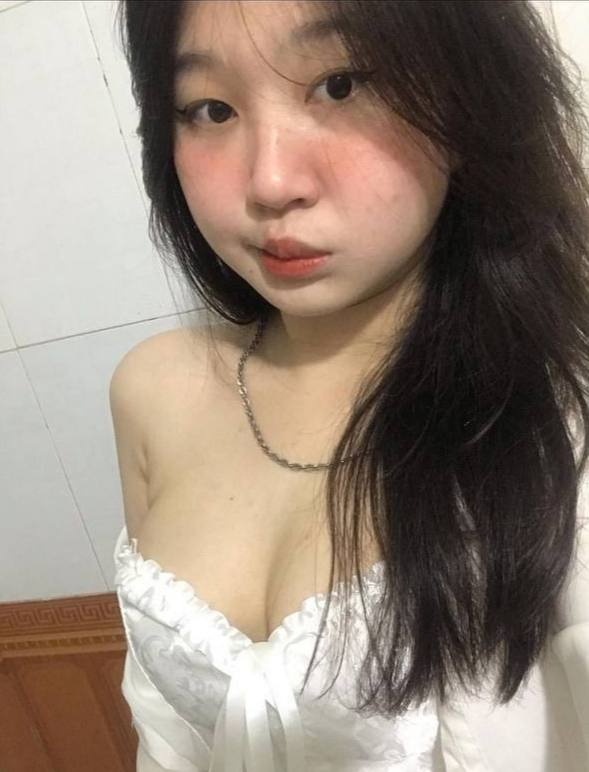 thanh huyền 2k mấy đây ae, biết tên chứ t k biết năm sinh cho ae.