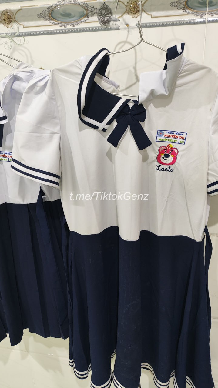 lục điện thoại thì thấy con gái love  bị thanh niên nào dụ show hàng thế này 