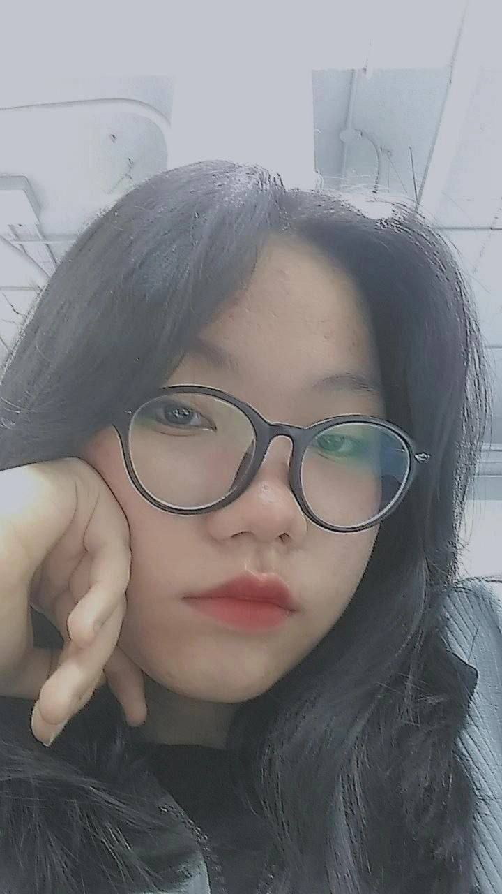 Bé Huyền 2k8 some tập thể với các anh trai báo xăm mình