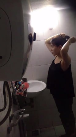 Thích em trọ bên từ lâu nhưng tán mãi em không đổ nên chỉ đành quay lén rồi làm quả lộ thôi