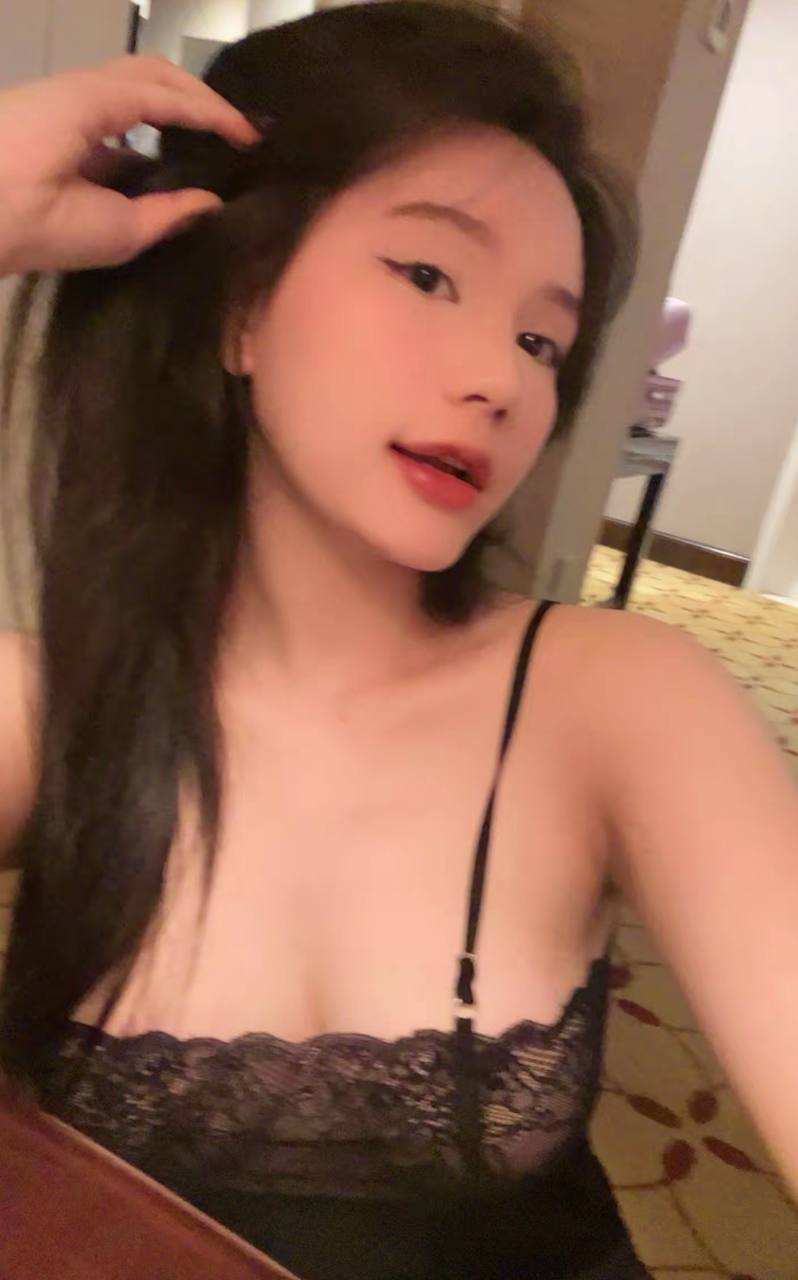 em huỳnh ngọc phương thích thả rông khi ở nhà quay video vô tình bị lộ ti