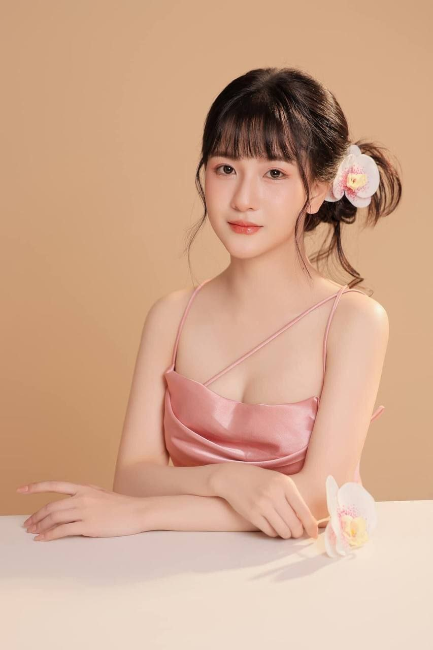 Như huỳnh cô gái xinh nhất hôm ni )))
