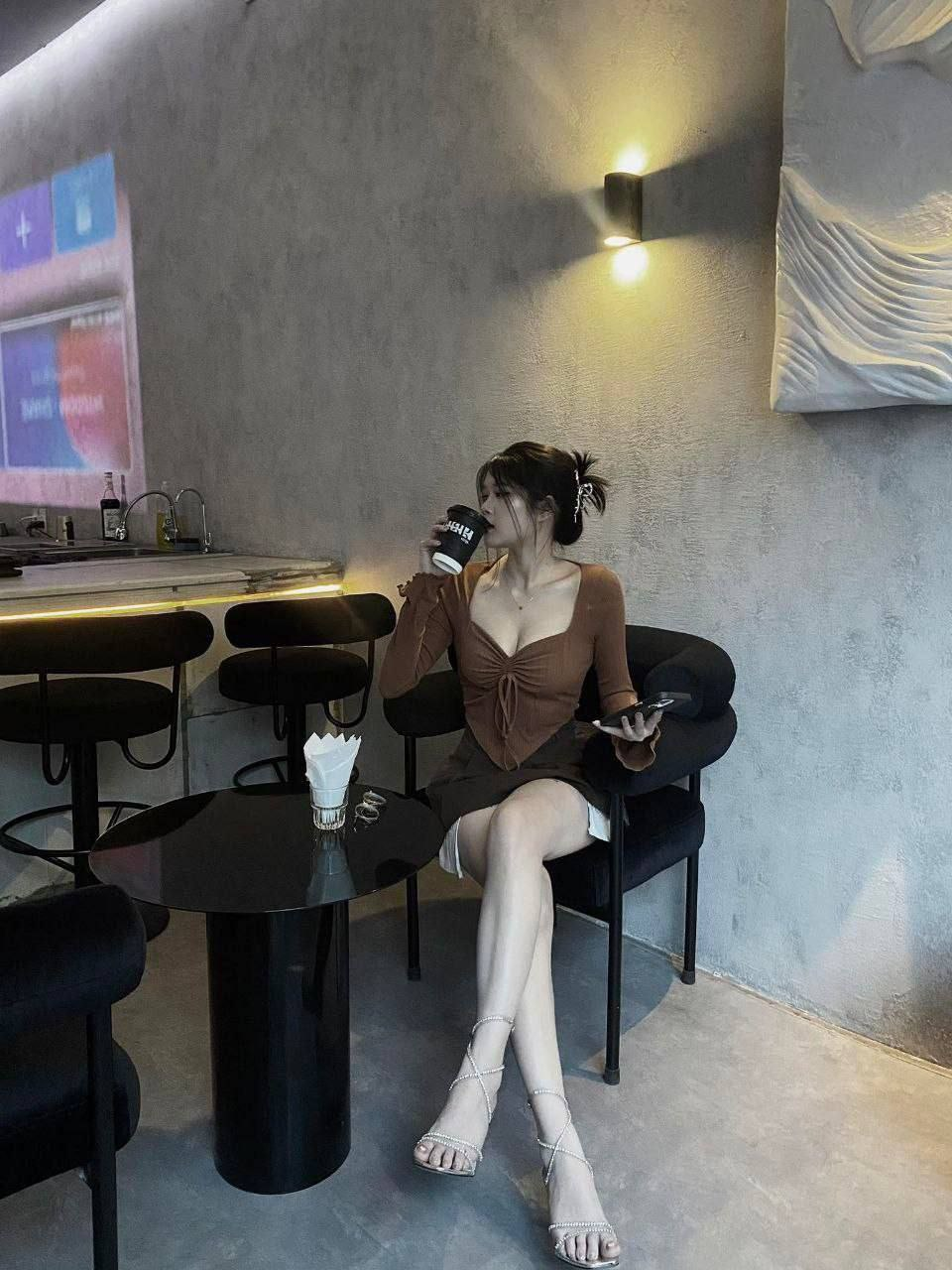 Chim to dài cứng ngắc gọi em là vợ yêu mà em sướng thắt cơ đít cho anh xuất sâu bên trong