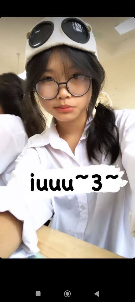 mới tí tuổi đầu đã biết call show để kiếm tiền 