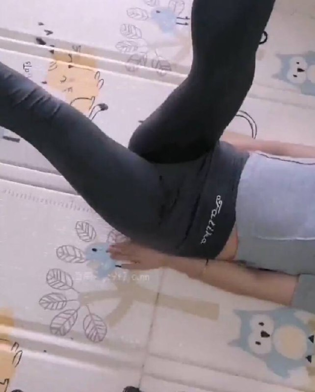 về nhà bắt gặp chị gái của ny đang tập yoga cực nuột Thanh niên lao vào hấp diêm luôn bà chị dêc tính còn yêu cầu thanh niên bắn vào mồm