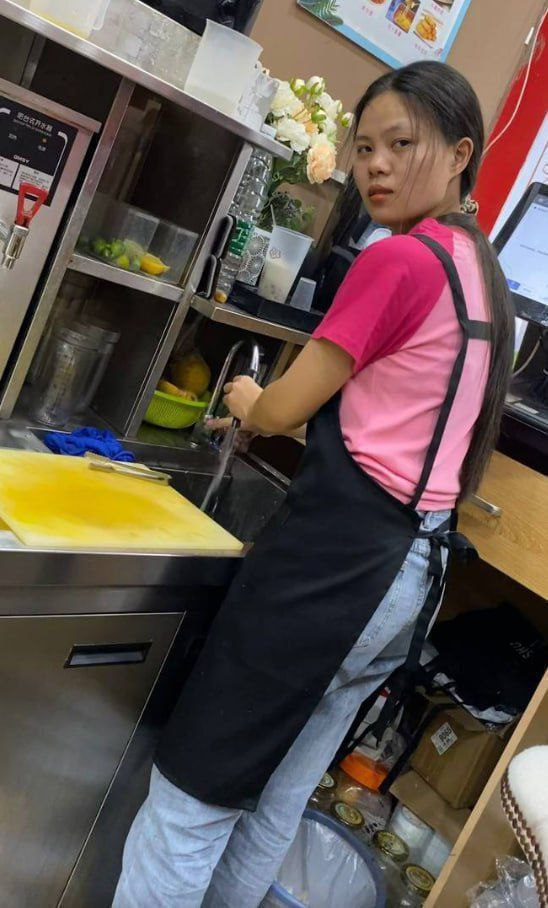 sáng làm nhân viên cho ông chủ  tối về làm con đ,,ĩ phục vụ cho ông chủ 