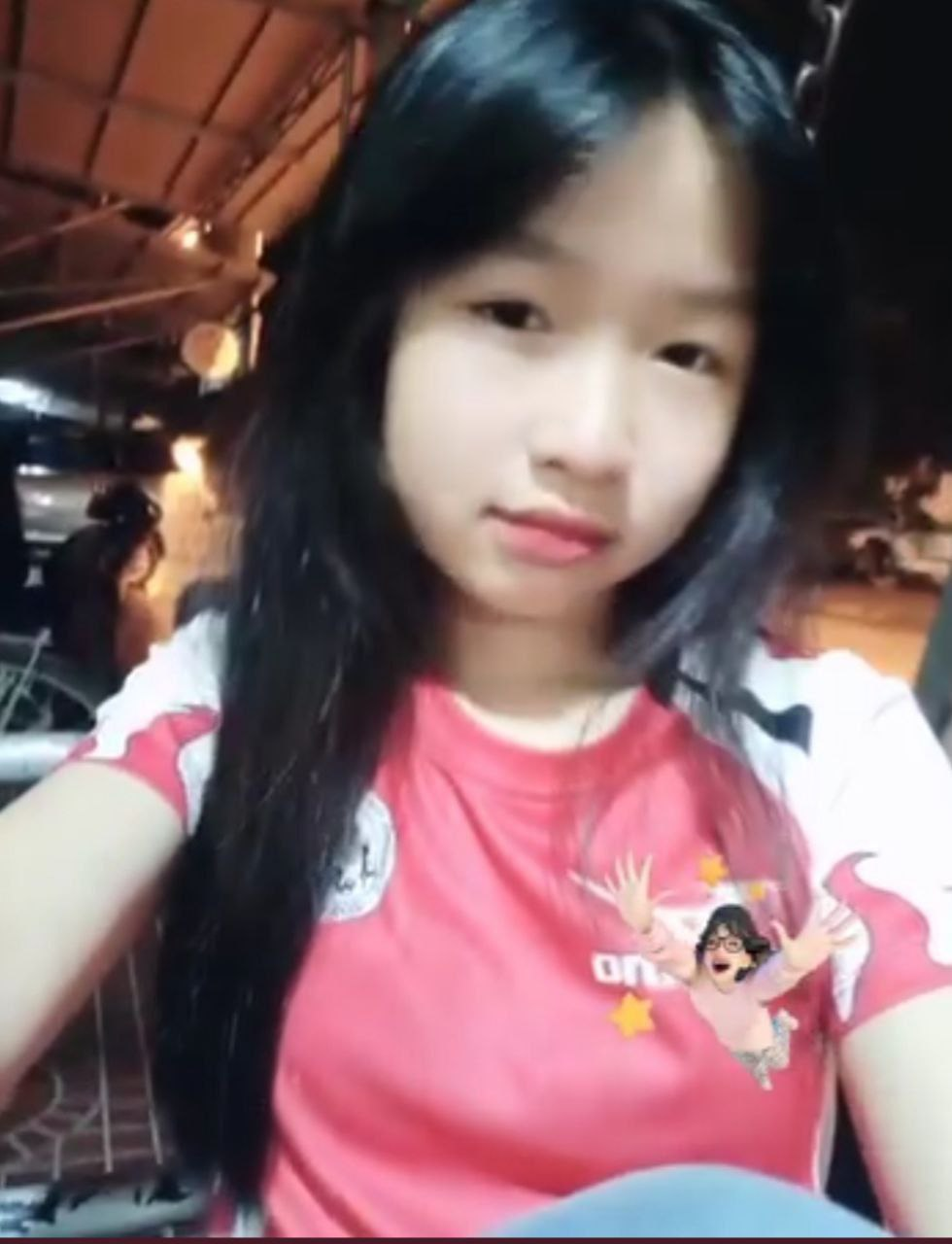 Vcl b,ố dụ con gái coi phim séc l0ly cho nó n,ứng rồi đè ra dit