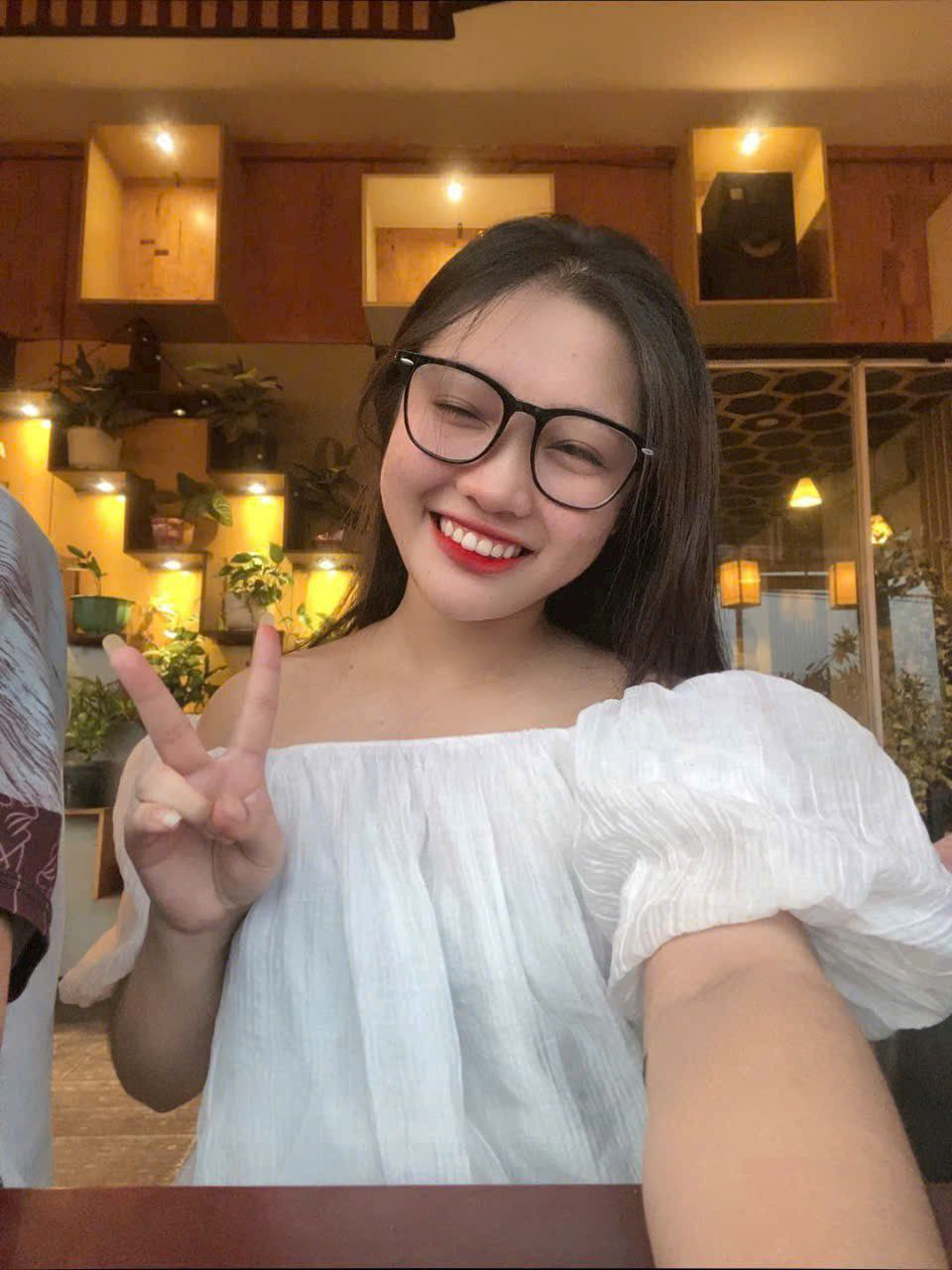 E Hương 2k5 xứ nghệ cực dâm ch!ch rên phê tai