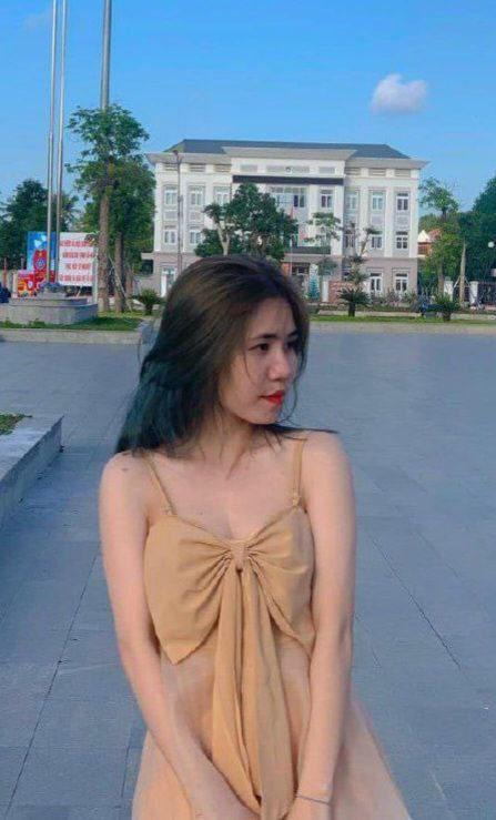 Em đang rửa chén mà anh vén váy đòi păm