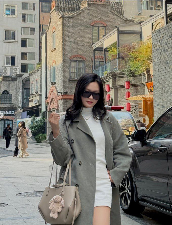 Lương Thùy Linh  2k2 đang  du học tại china được đại gia bao nuôi sẵn ăn với đi học tối về học bài với đại gia, đúng gái việt nam da trắng xinh sắn