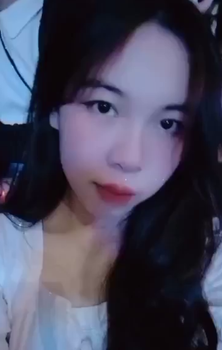 Bé Trang lớp 11 múp vcl ae ạ Chuẩn hàng học sinh mới lớn 