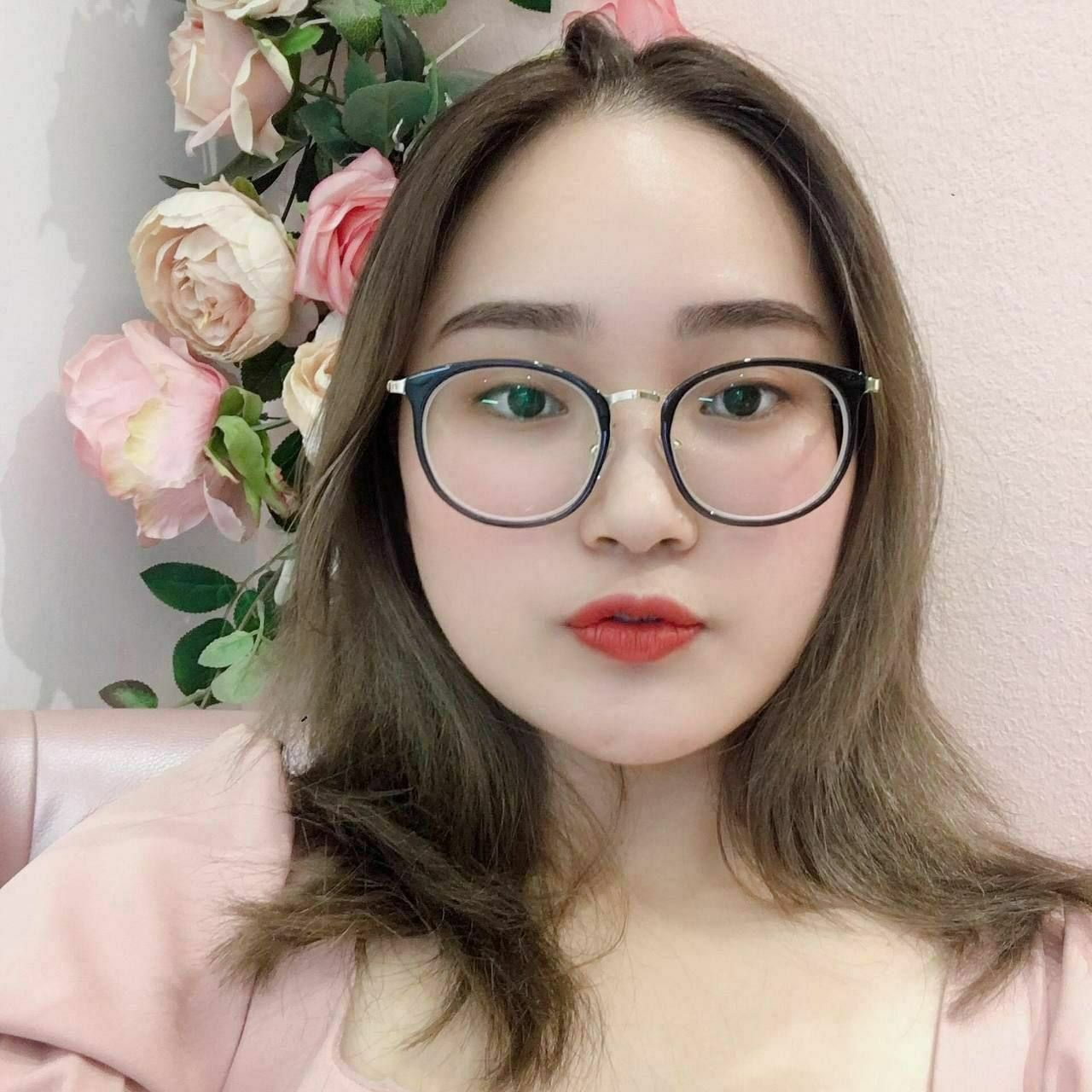 Nhã Linh k6 với cặp mông múp rùm rụp