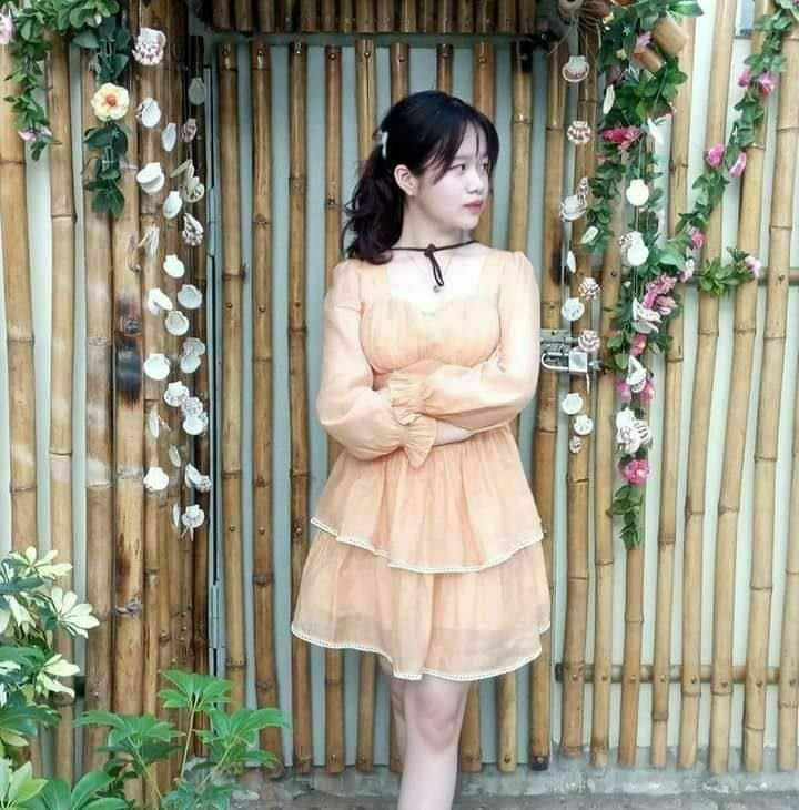 Phạm Thư, e học sinh với chiếc bướm lúc nào cũng ướt nhẹp nước dăm  mấy a phải khoẻ lắm mới thoả mãn được e nó 