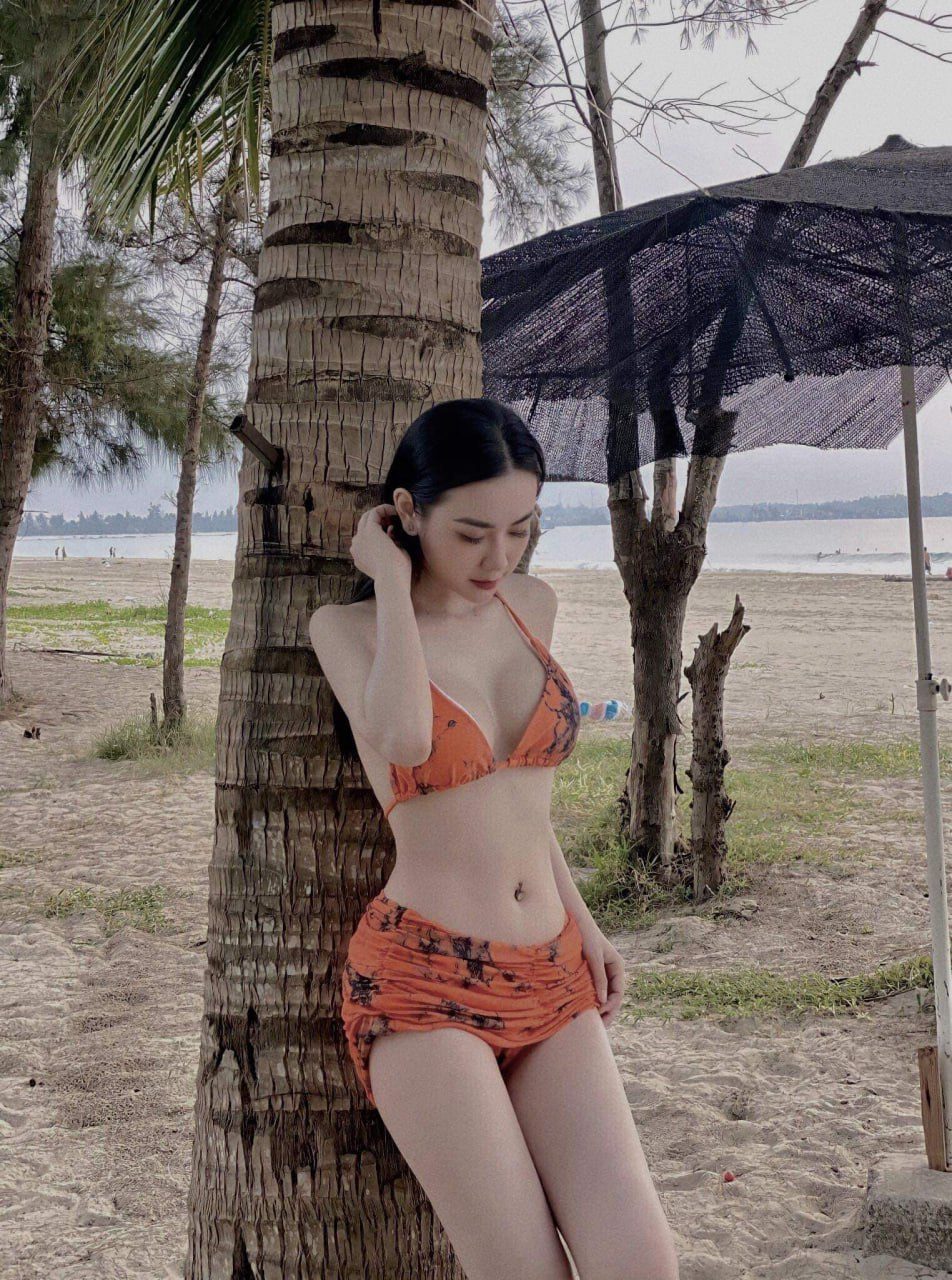 Nguyễn THÙy Duyên hot girl sang xịn mịn cùng a ny xăm trổ