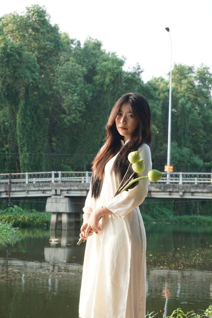 Nguyễn ngọc phương uyên 2ca8 lộ clip abcxyz cùng thằng bạn thân bụng thì bự chym thì ngắn