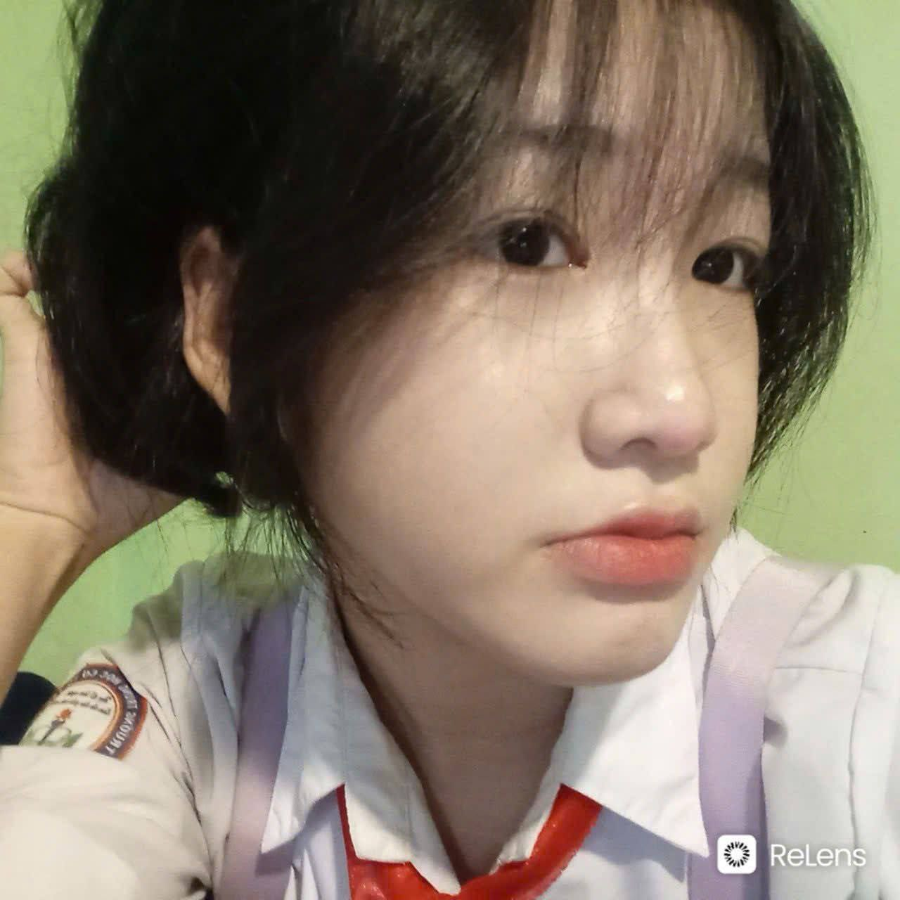 Gái mới lớn cực xinh dâm hồng hào