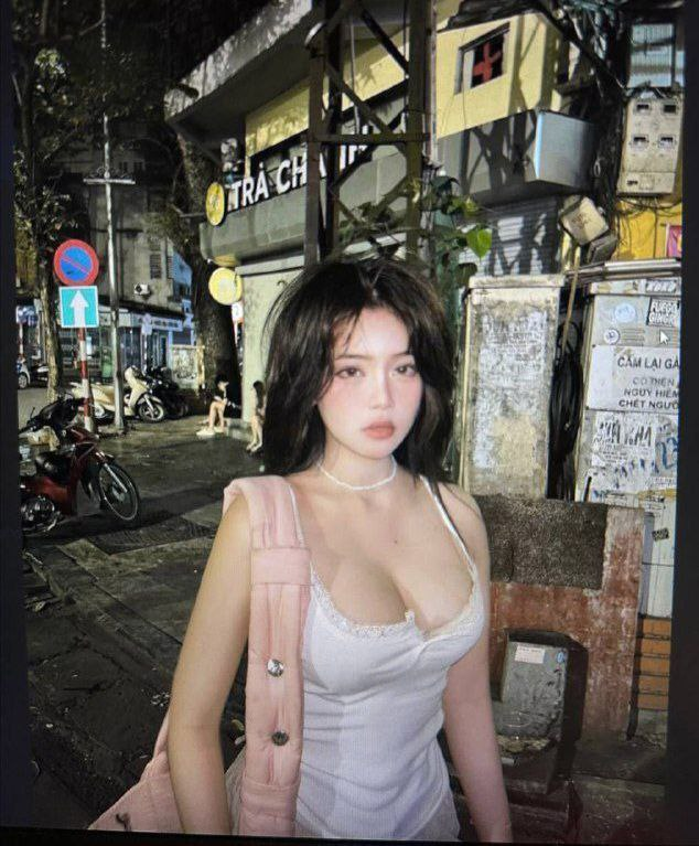 Hồng Loan"chào mào dài chạm le làm em ướt mướt