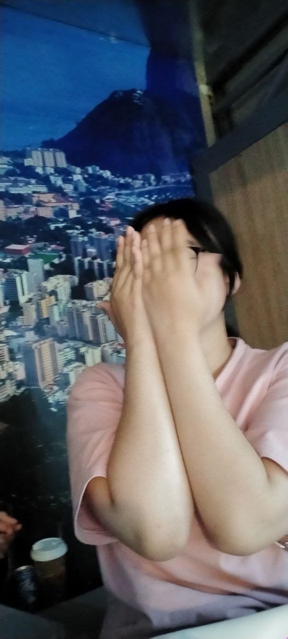 2 ae mỗi khi bố mẹ vắng nhà con em thì chơi liên quân