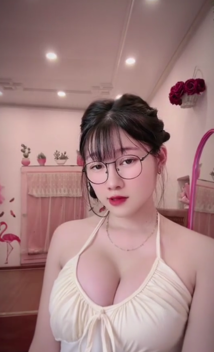 Clip some 2 chị em sinh đôi, anh em đg tìm đây, địtt mé chơi con chị còn con e bỏ bơ vơ