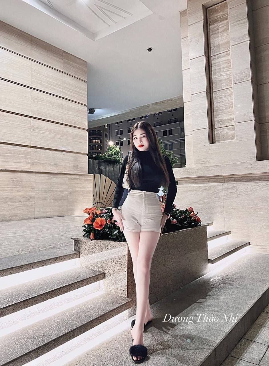 Dương Thảo Nhi và cây lap của ny cô ấy khoảng 20 xen thì hết nước 