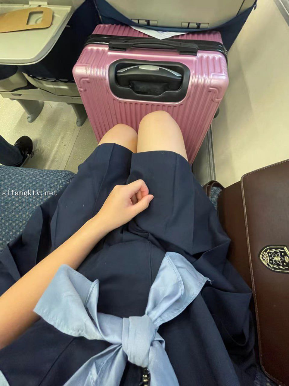 Em người yêu tâm lý biết mình ở 1 mình khó chịu nên ẻm đã đến thăm để tặng cho mình 1 đêm được xả tinh thỏa thích 