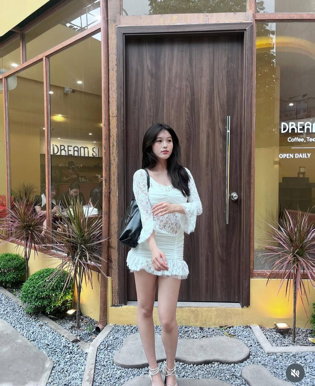 hôm nay anh đến nhà em chơi đi bố mẹ em đi vắng rồi Đúng gu cute của ae chưa nhỉ
