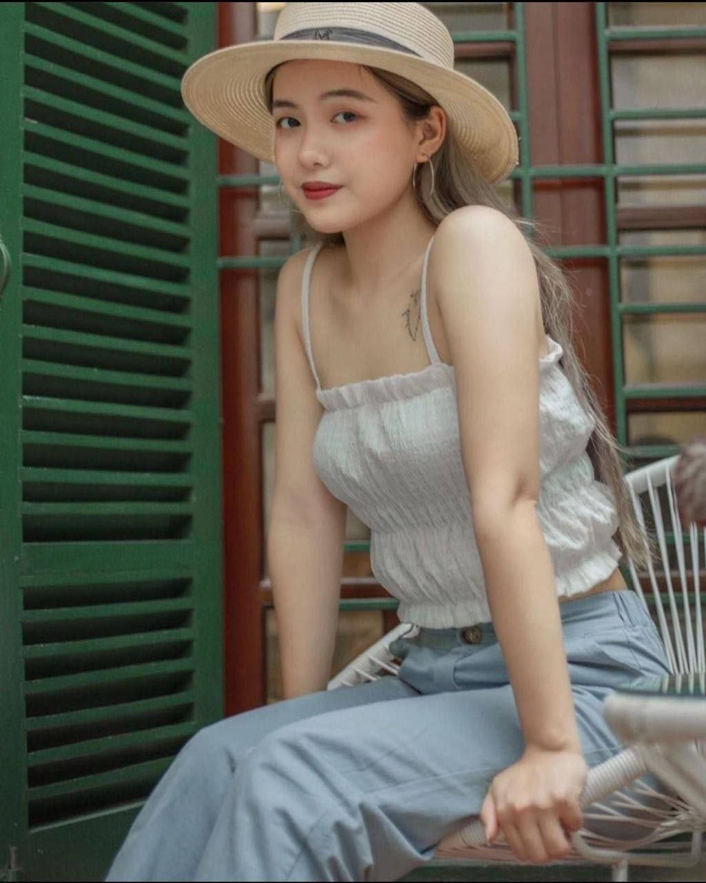 Lại là cô g,íao mầm n00n skilll đ*t khỏi bàn