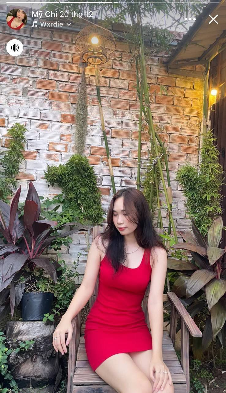 Mỹ Chi 204 xinh ngon như thế mà lại có sở thích damdang ngoại tình cùng thầy giáo đã có vợ con.