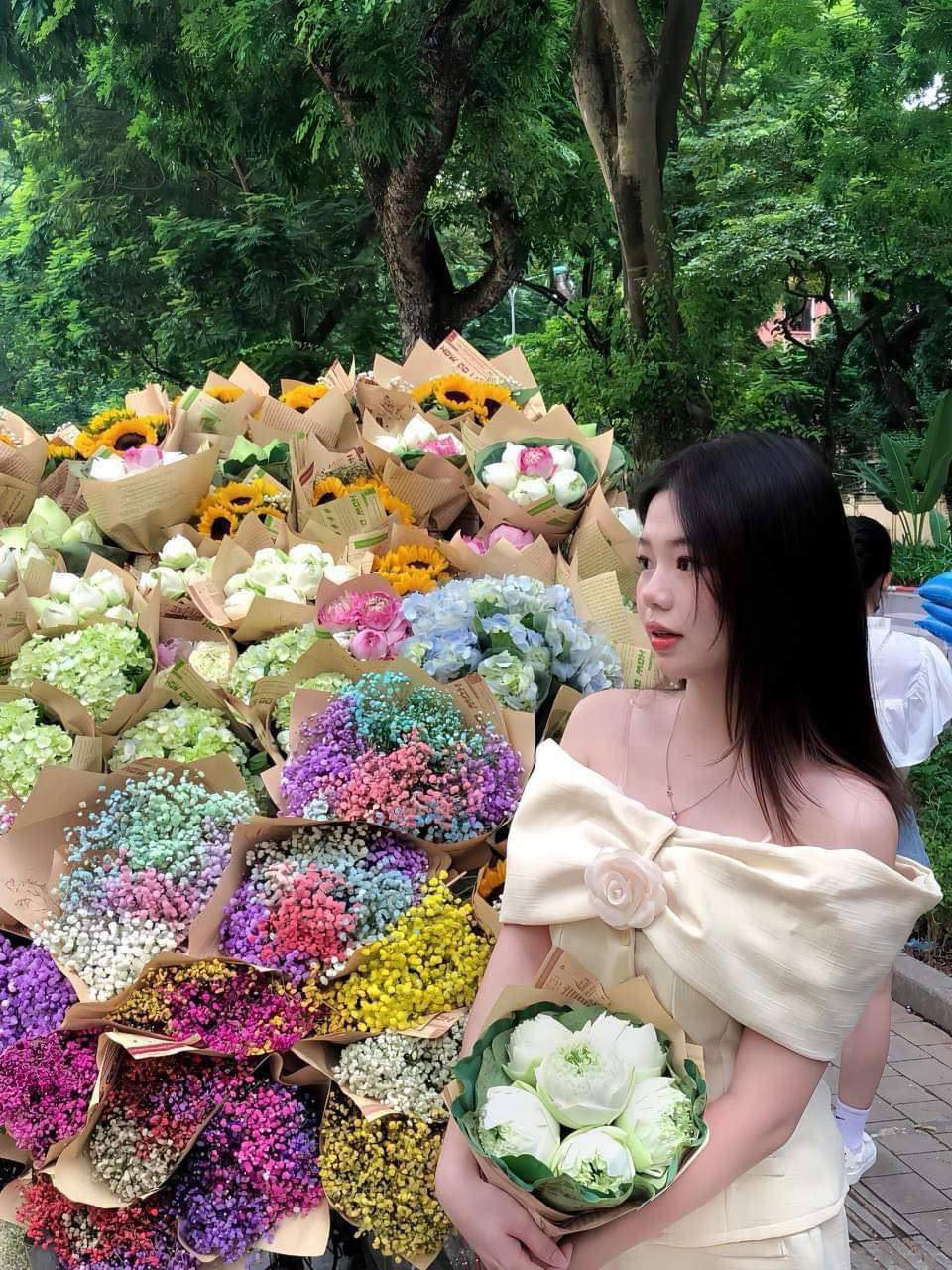 Phạm Hà Trang 2k4 e sinh viên lộ  cùng a sếp lớn