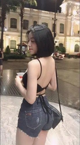 Nhìn cái biểu cảm của em nó là biết phê đến mức nào rồi