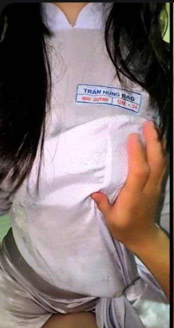 Như Quỳnh Nữ Sinh THPT Trần Hưng Đạo 12A8 .