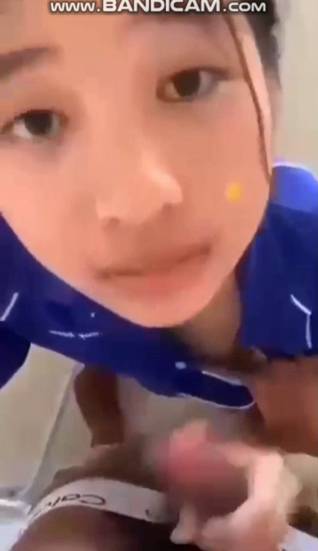 Họ,c sin,,h trường nào đây nứ,,ng quá chơi nh,,au luôn trong lớp học thế này Mấy e hs bây h bạo vcl