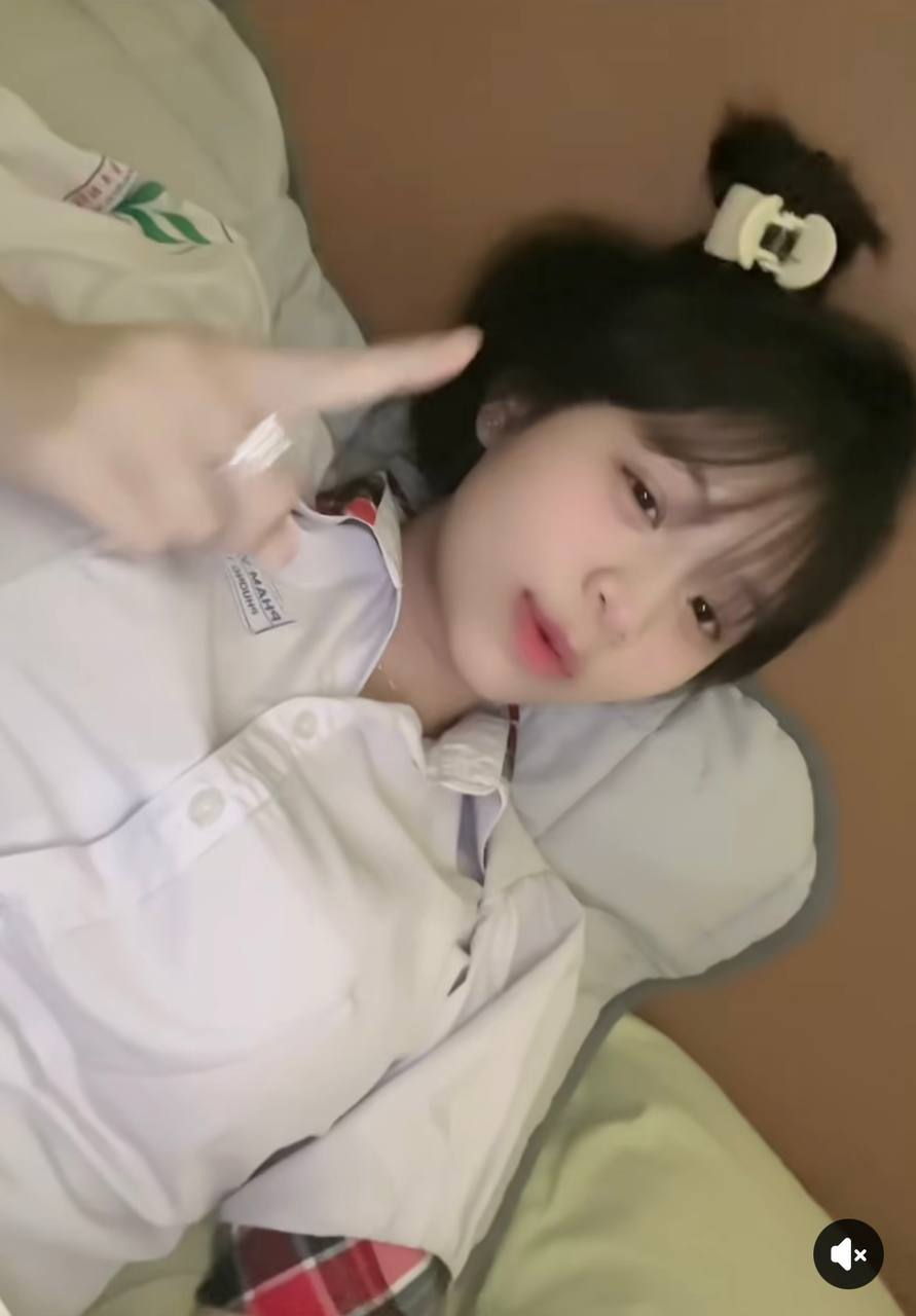 mới sáng ra còn chưa kịp tỉnh ngủ đã bị b,ố đè ra dit