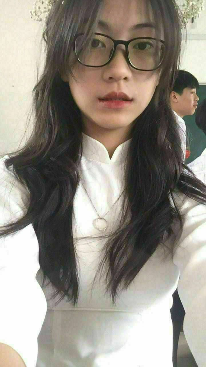 Trần Ngọc Nhi lớ,p 10   anh bảo cho anh xem ngực thôi mà anh bắt em thủ dăm ra nước 