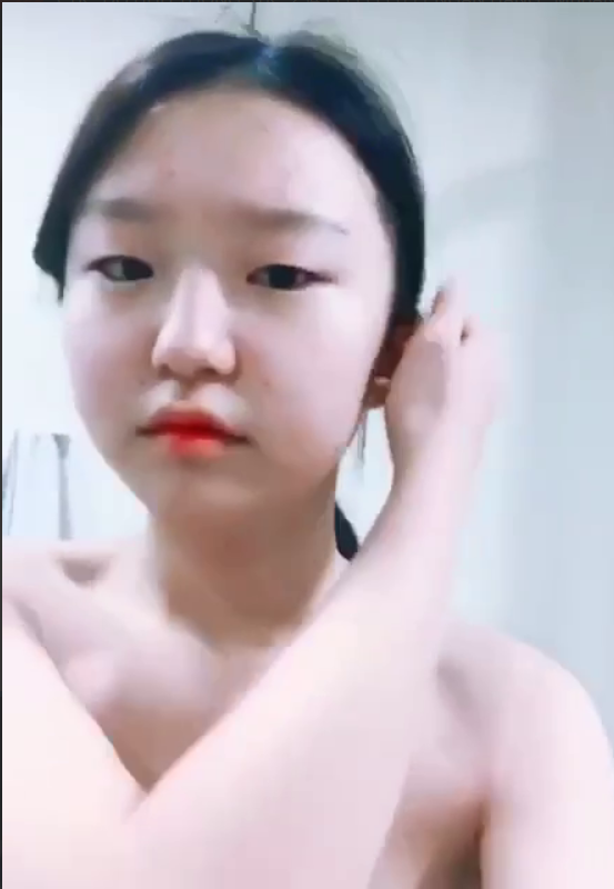em rau non tơ mới lớn còn ngây thơ quá chừng