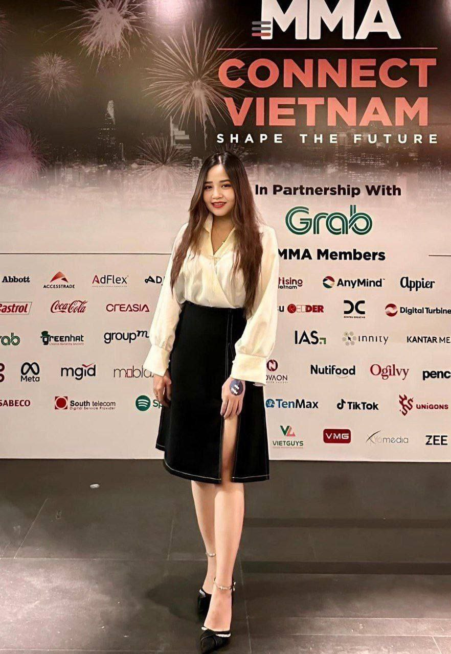 Tố Như nhân viên văn phòng nhan sắc xinh đẹp với quả body tuyệt phẩm cực múp trời ban bị thằng sếp biến thành bồn chứa t,inh