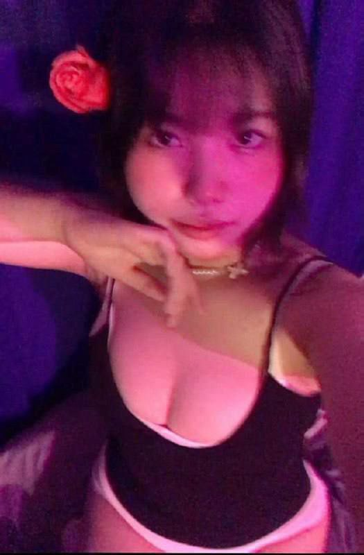 Mẫn Nhi chuppy nhưng ngon vãi trông múp thế kia chắc chắn là d,âm lắm rồi