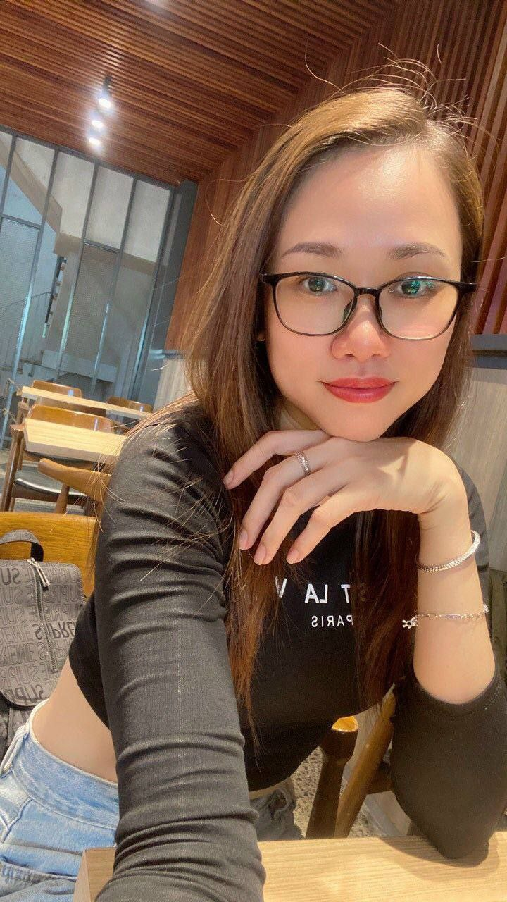 lên cho ae con hàng máy bay nhé 