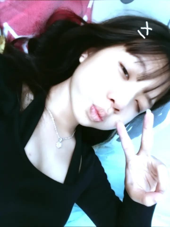 còn đeo khăng quàng đỏ mà dăm vcl 