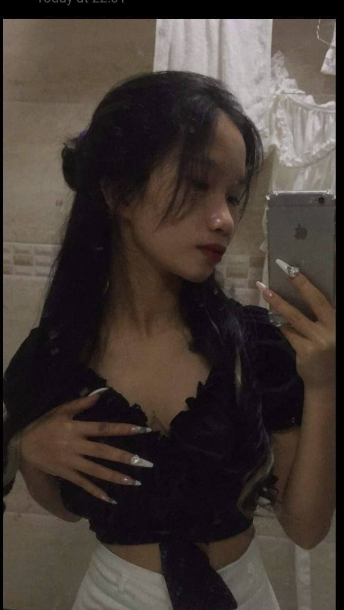 Trúc Linh 2k7 có chồng con rồi mà vẫn làm máy xả cho thằng bạn thân