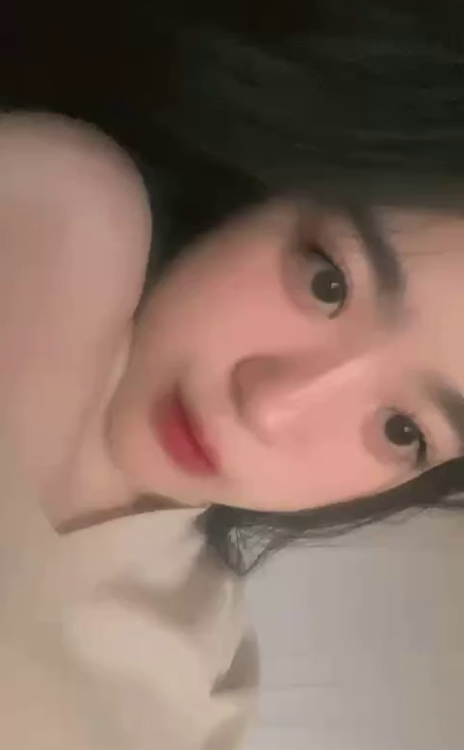 Quỳnh Trang 2k7 bím hồng ngon cực 