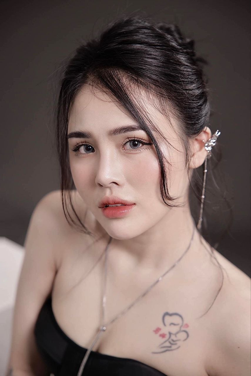 Nguyễn Thùy Trang ngôi sao sáng mới nổi, ko biết a zai nào may mắn đc húp e nó ngon thơm vcl