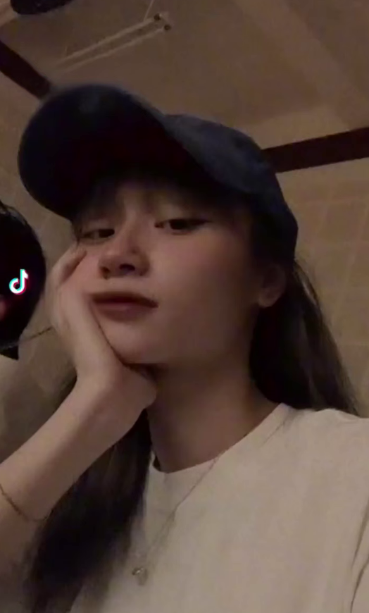 Nguyễn Tú Linh Cùng Bạn Trai Quay Lại Cảnh Phang Nhau 