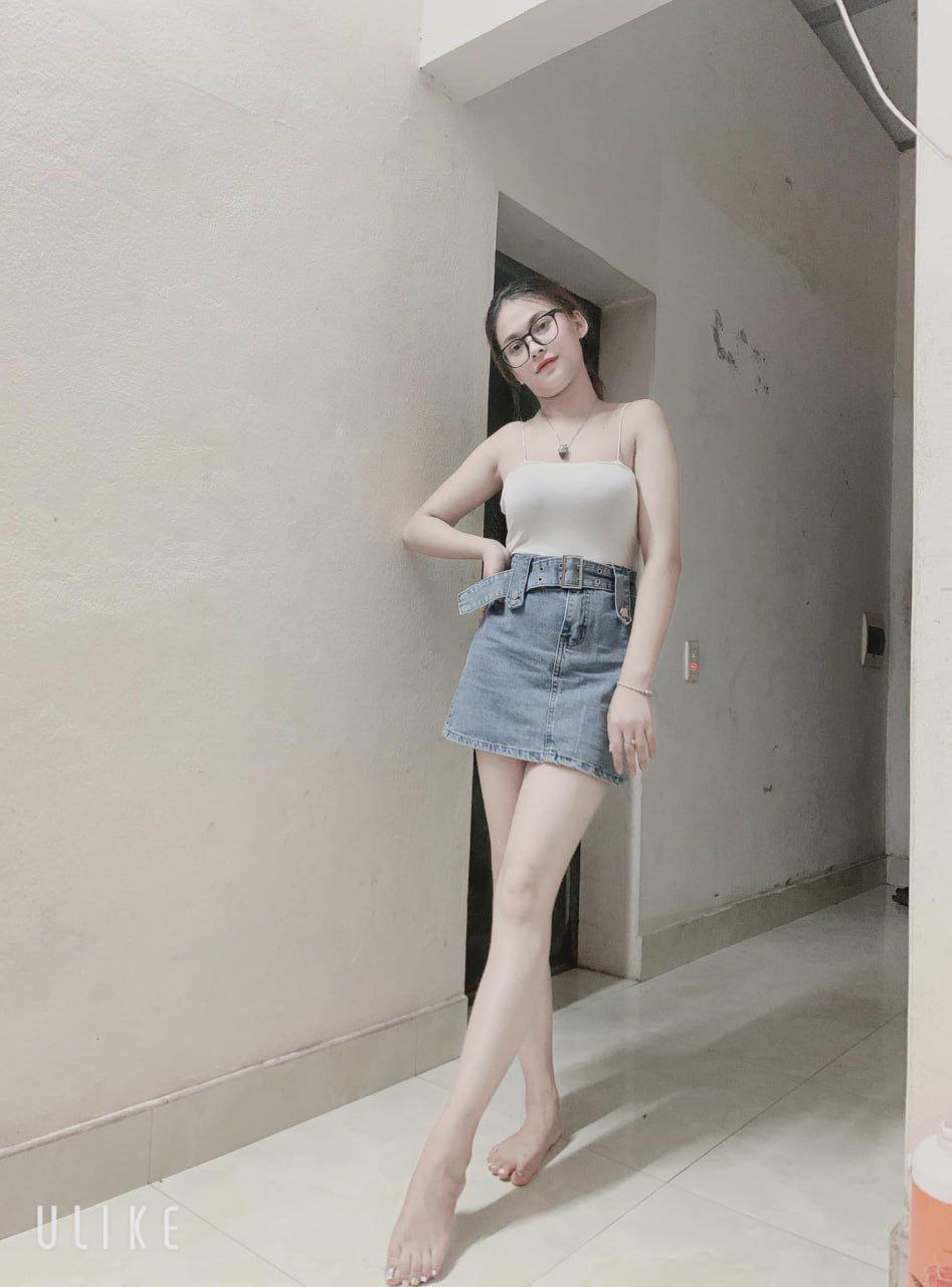 Làm gì thì làm mấy em đeo kính là phải đề phòng nha anh em, vào tròng như chơi đấy